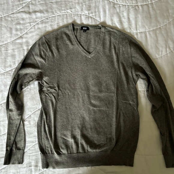 Uniqlo Men’s Small V Neck Sweater Gray Navy - Picture 5 of 7